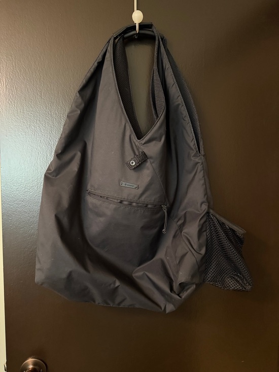 lululemon athletica Handbags - lululemon athletica Black Sling Tote with Mesh Pocket. This bag is reversible!!